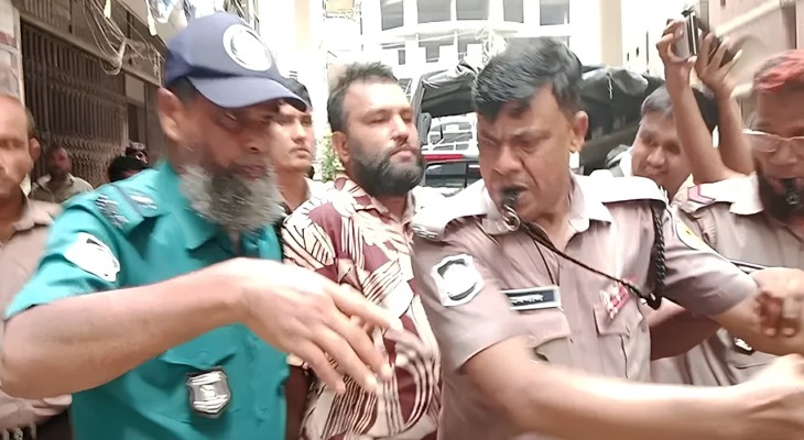  মোটরসাইকেল নিয়ে প্রধানমন্ত্রীর গাড়িবহরে ঢুকে পড়া যুবক ৫ দিনের রিমান্ডে